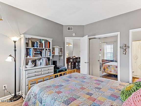 2nd image of 4210 Wilshire Blvd APT 301B