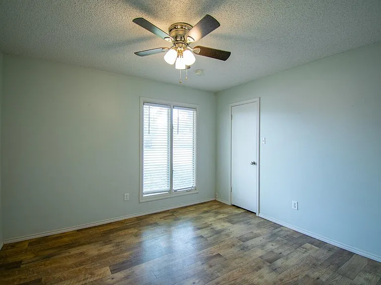 5706 87th Pl — Photo 11