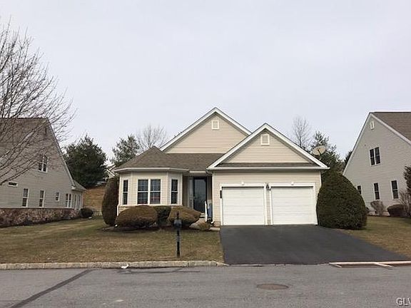 2nd image of 32 Glenmoor Cir N