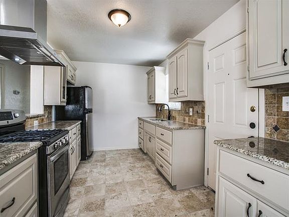 3rd image of 10905 Estacado Dr
