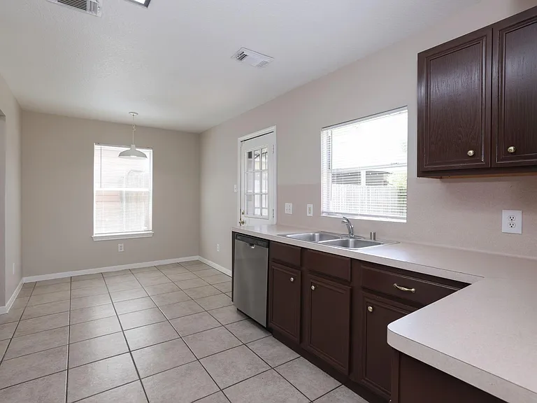 15422 Ferness Ln — Photo 13