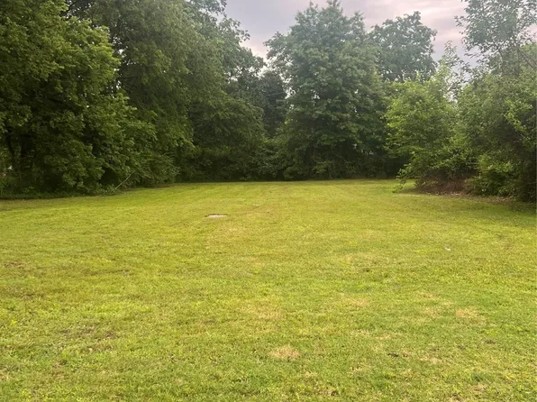 W Oak St, Coweta, OK 74429