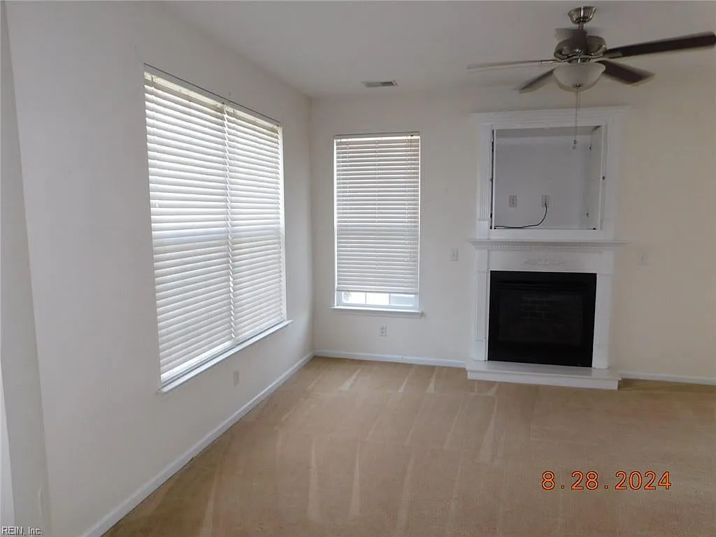 2 bed, 2.5 bath, 1386 sqft, $2,200 — Photo 2