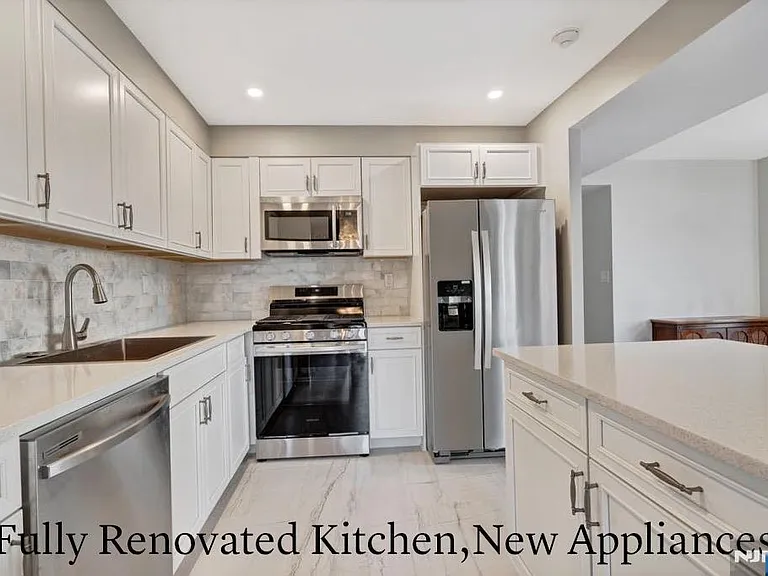 301 Chase Ct — Photo 4