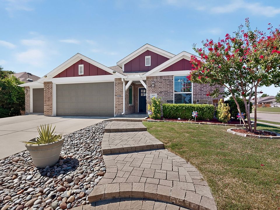 1st image of 1021 Acacia Dr