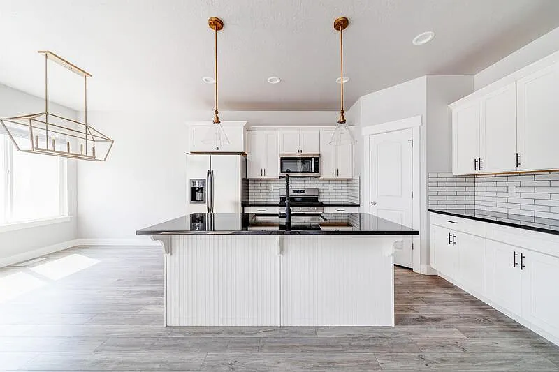 4 bed, 3.5 bath, 2350 sqft, $495 — Photo 4