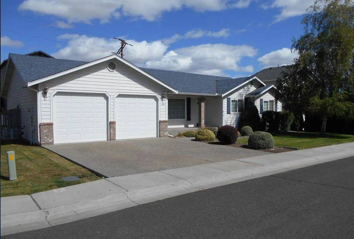 3 bed, 2.5 bath, 1700 sqft, $2,300 — Photo 1