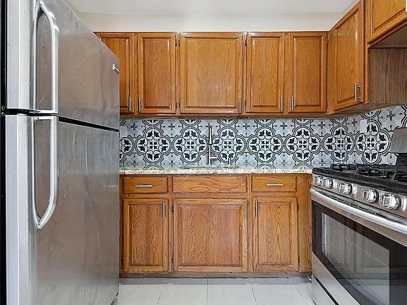 5th image of 555 Louisiana Ave
