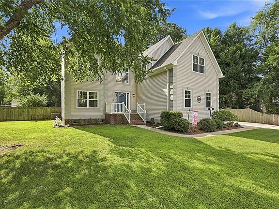2nd image of 1805 Crestwynd Dr