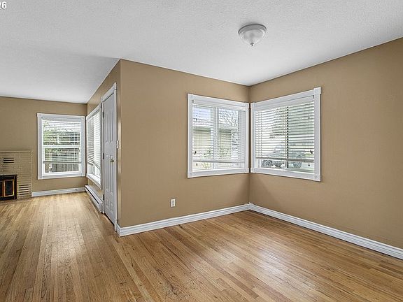 5th image of 3025 Maple St