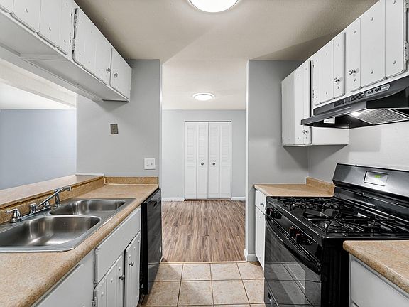 5th image of 955-95 Dyer Ave