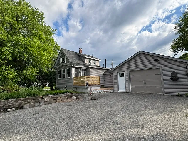 2 Lovejoy St — Photo 1
