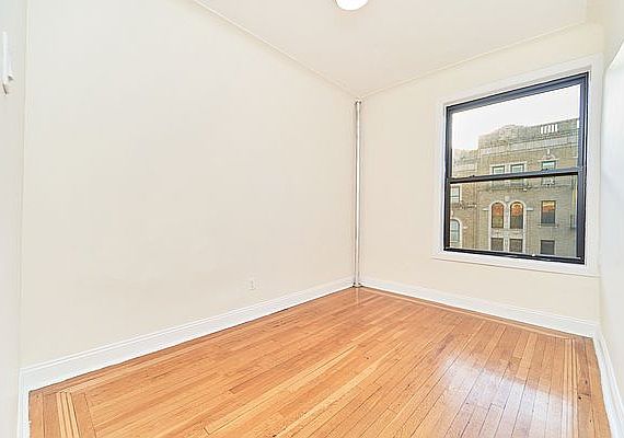 5th image of 222 Seaman Ave APT C1
