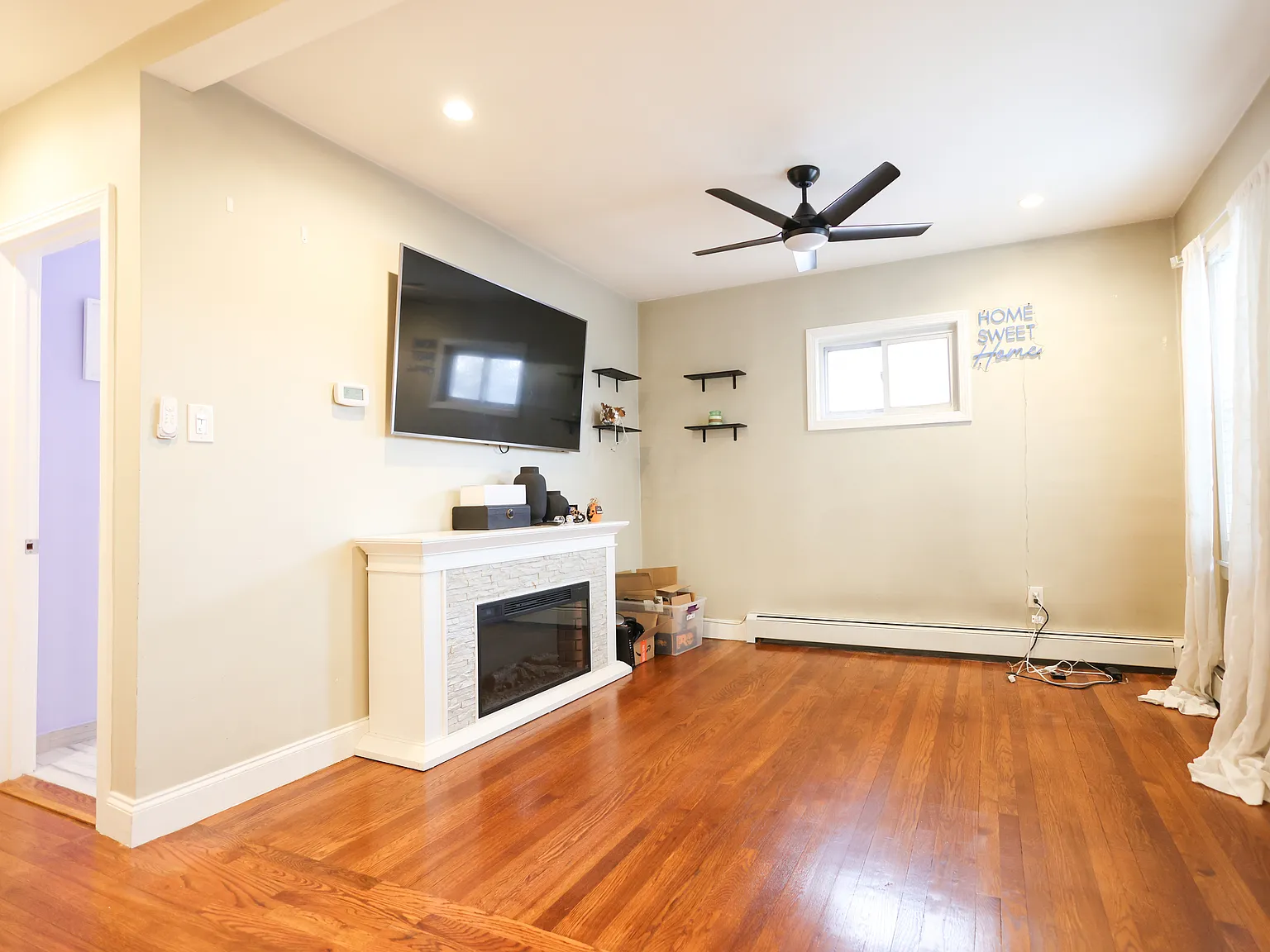 2 bed, 842 sqft, $2,600 — Photo 3