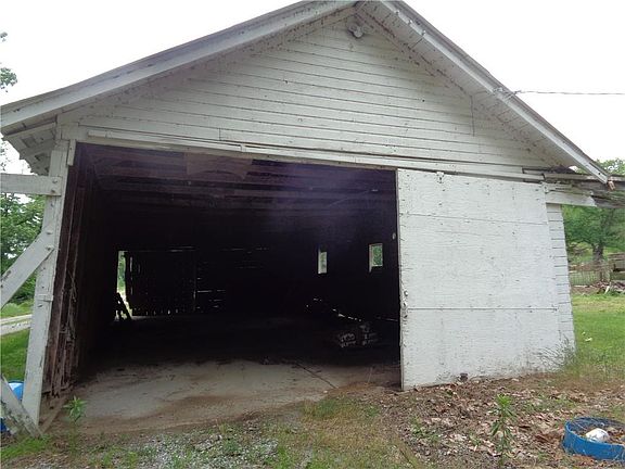 2nd image of 3905 N Barnes Rd