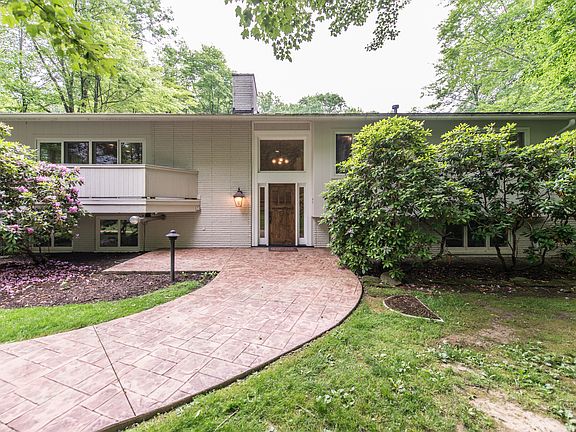 2nd image of 34850 Bridle Trail Ln
