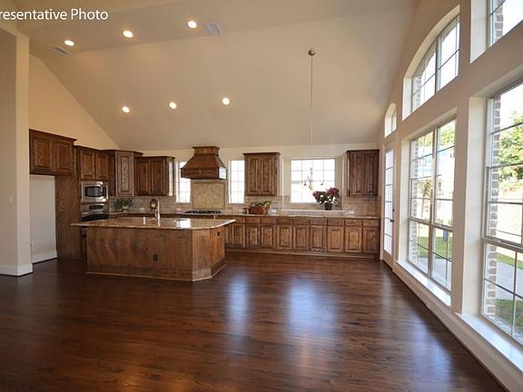 5th image of 908 Sutherland Dr