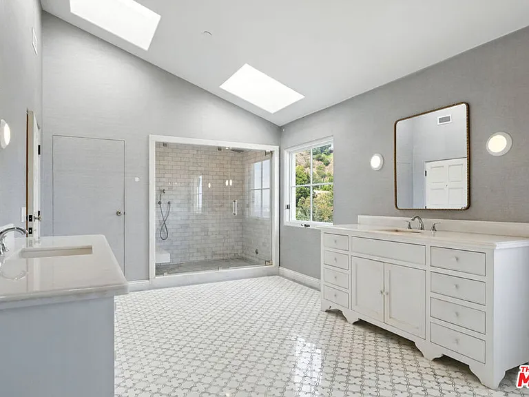 1675 N Woods Dr — Photo 36