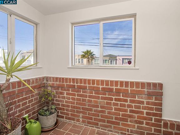 3rd image of 130 Lee Ave