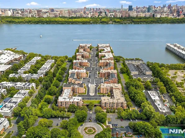 303 Ellery Court #303, Edgewater, NJ 07020