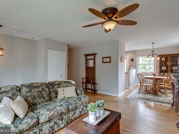 4th image of 203 N Alder Ave