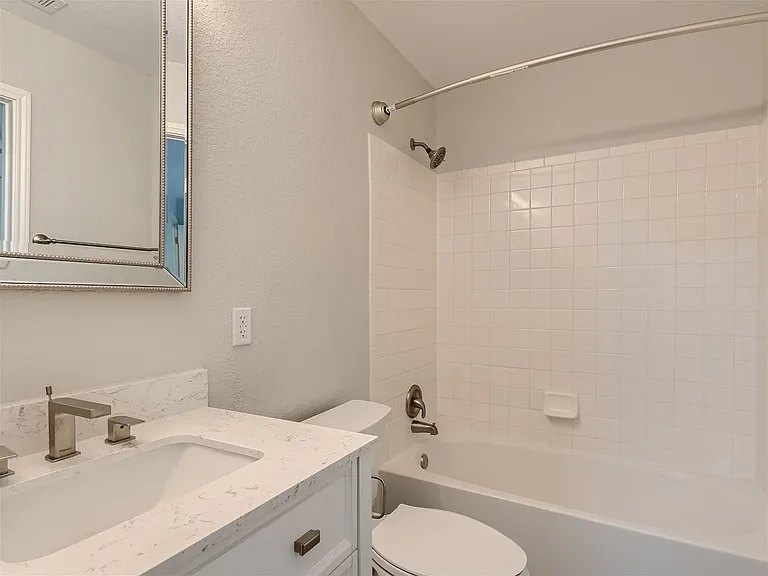 1520 Curameng Cv — Photo 12
