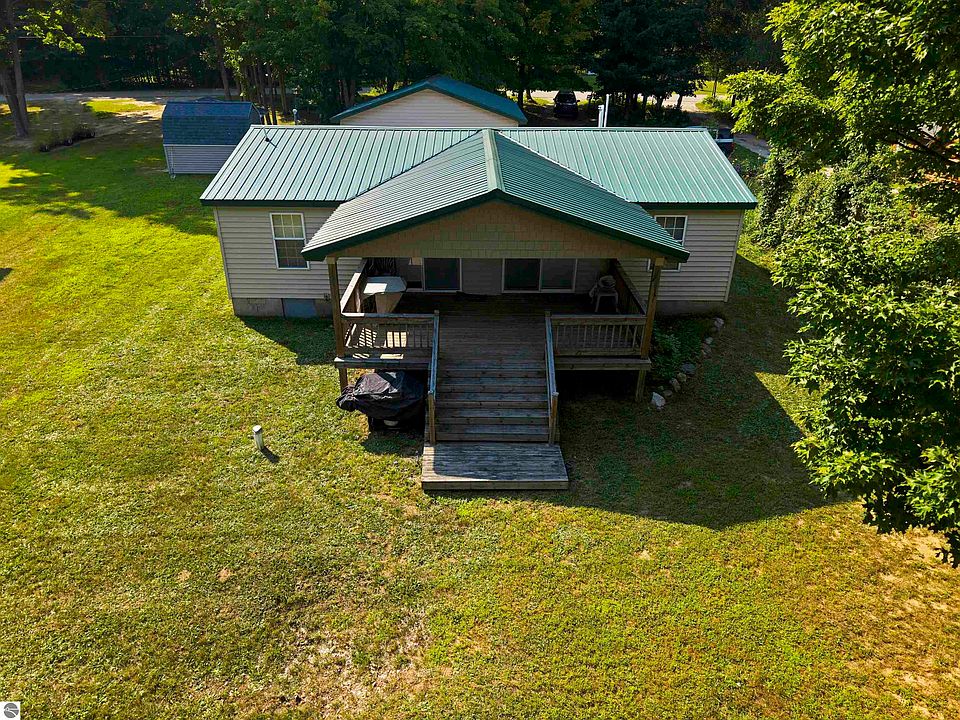 1st image of 4328 N Shore Dr NE
