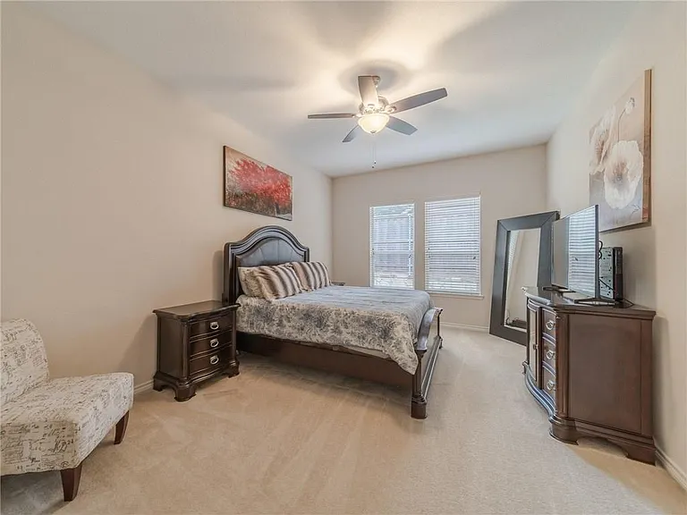 8574 Robertson Dr — Photo 9