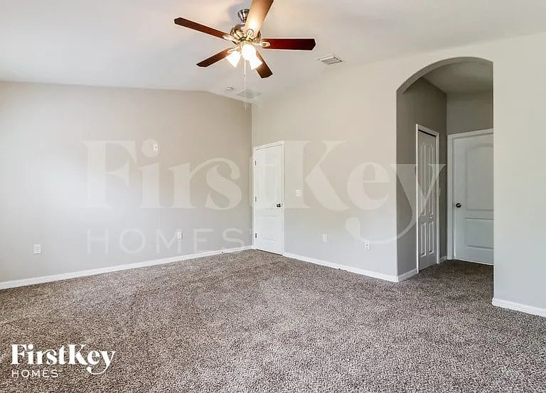 826 Barrister Dr — Photo 8