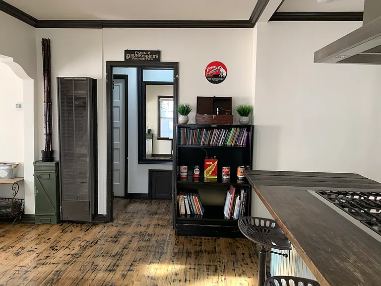 6537 Lexington Ave — Photo 8