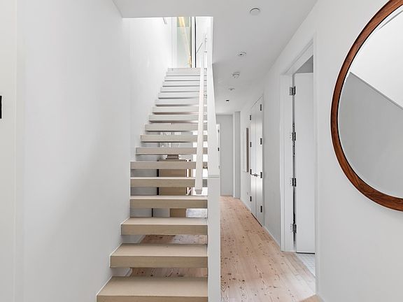 2nd image of 100 Franklin St Penthouse S