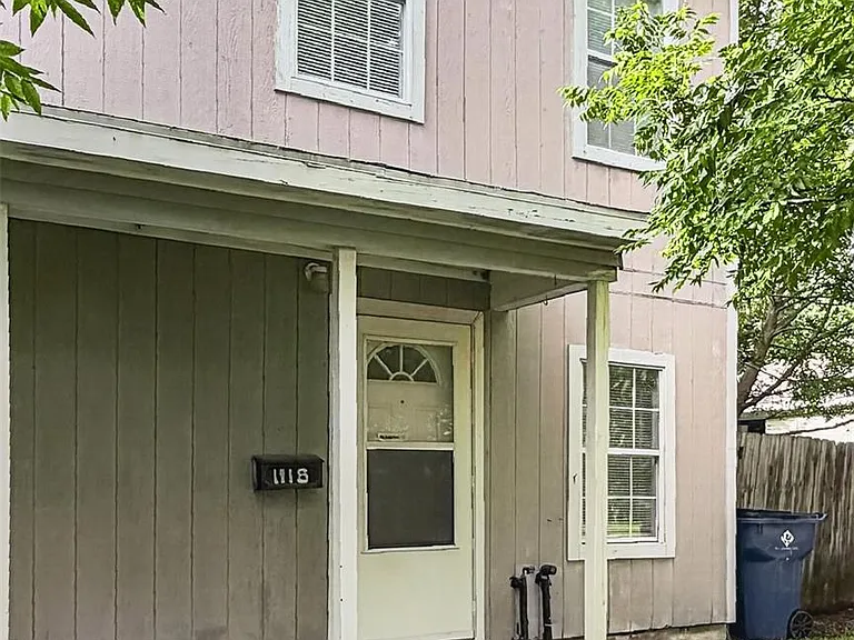 1118 Hunter Dr #A — Photo 2