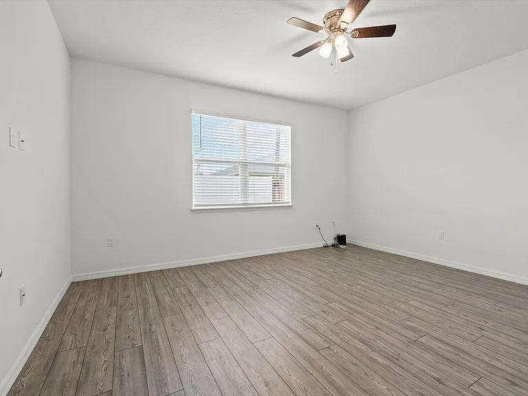 2661 SW Import Dr — Photo 12