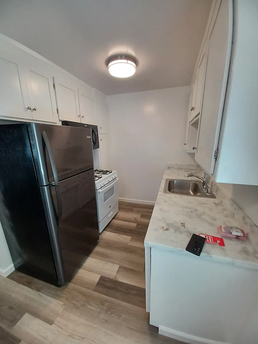 Building Photo - 2405 F St #5