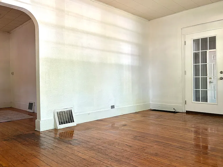 811 S Van Buren St — Photo 18
