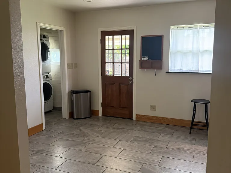 579 W C St — Photo 5