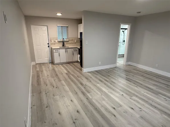 720 NE 7th St APT 2A, Hallandale, FL 33009