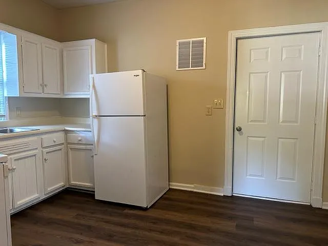 2 bed, 717 sqft, $975 — Photo 2