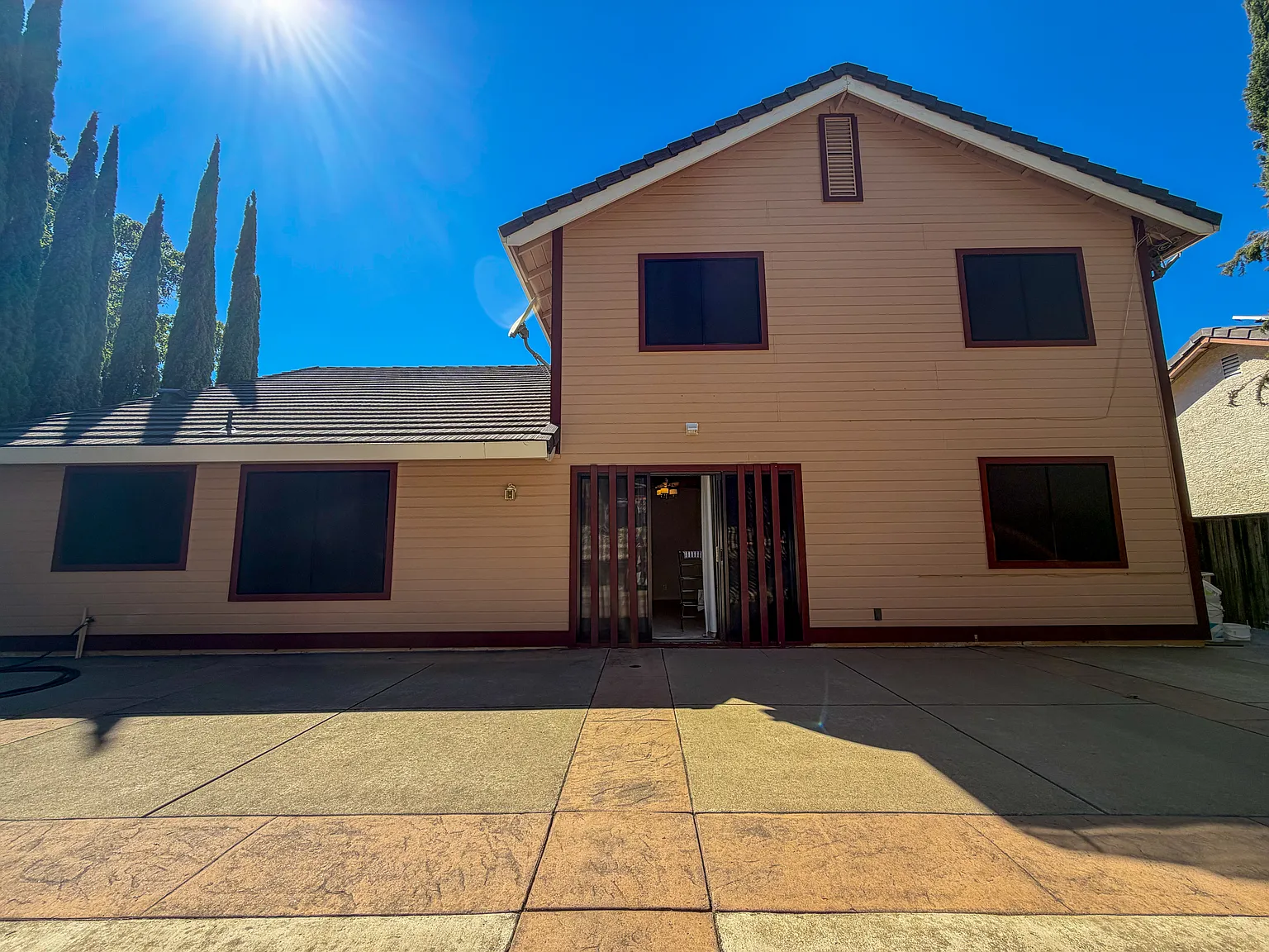4 bed, 2262 sqft, $3,200 — Photo 2