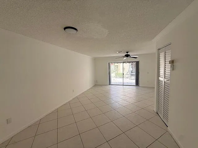 314 Waterside Dr — Photo 3