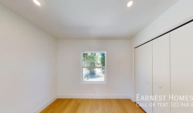 15242 Morrison St — Photo 13