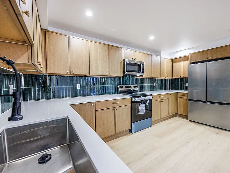 2938 S. Sycamore Ave — Photo 35