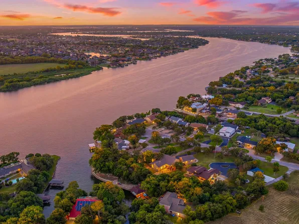 624 Williamsburg Ct, Granbury, TX 76048