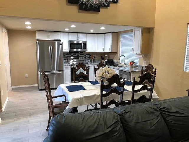 Dining room.