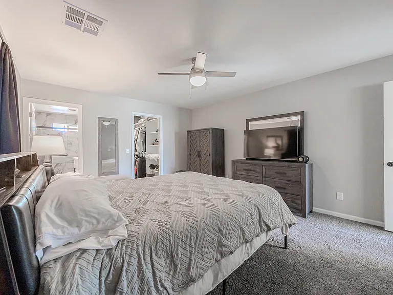 2547 E Illini St — Photo 15