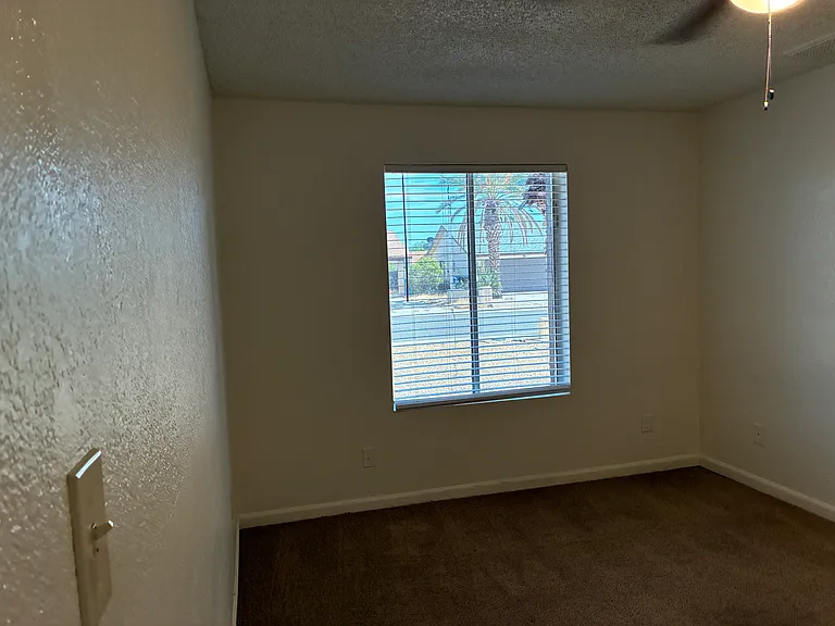 602 W Wickieup Ln — Photo 23