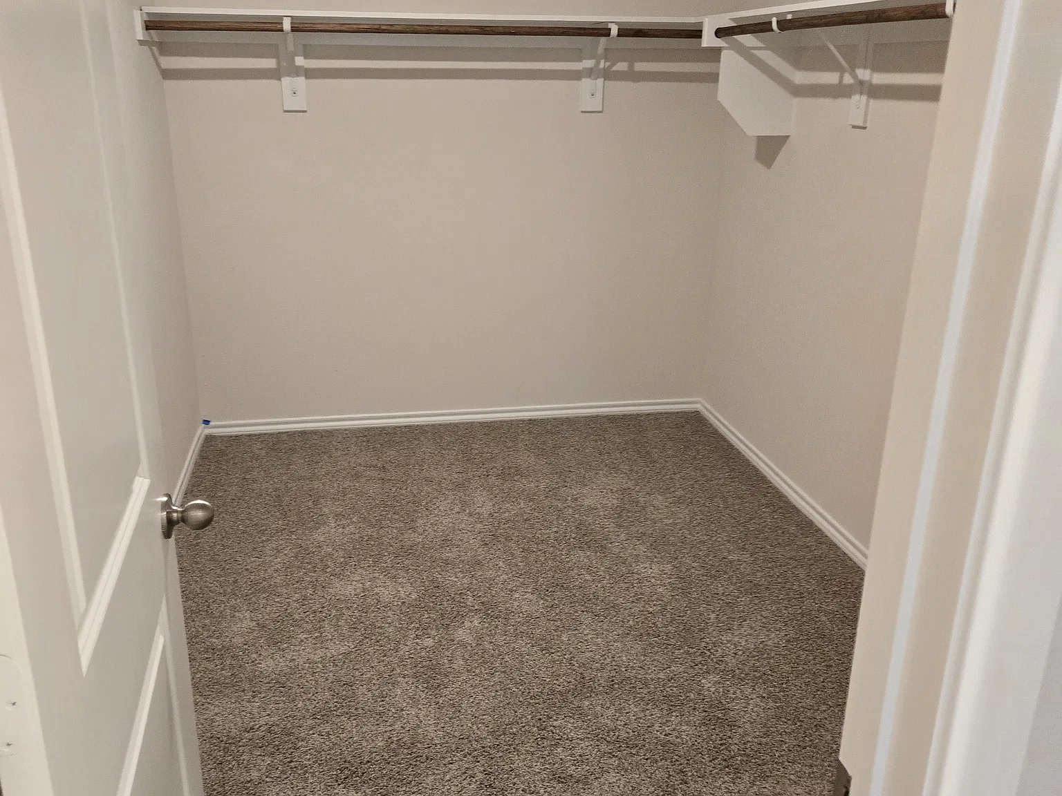 4 bed, 2.5 bath, 1876 sqft, $2,000 — Photo 4