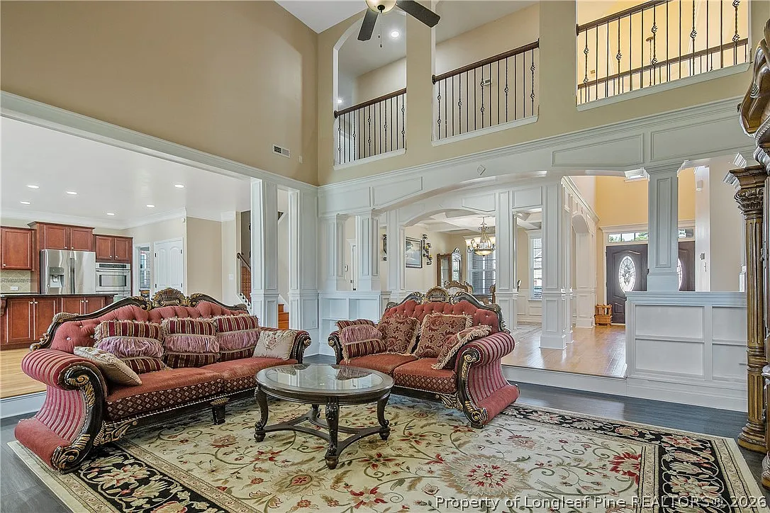 5 bed, 3.5 bath, 3862 sqft, $3,000 — Photo 3