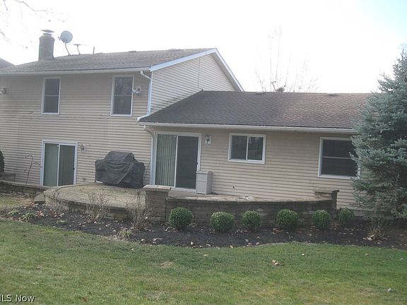 2nd image of 16055 Forestwood Dr