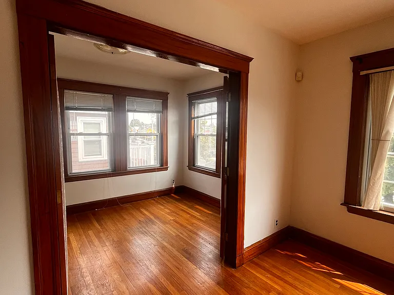 468-470 Gallivan Blvd #2 — Photo 5